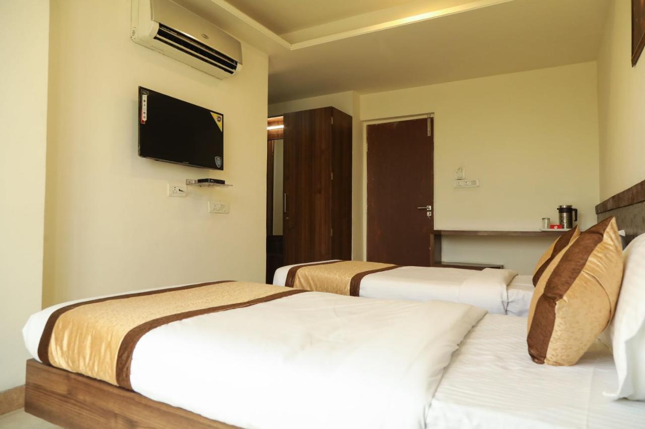 โอโย 10943 โฮเต็ล พลัส คอร์ปอเรท Hotel Khapa  ภายนอก รูปภาพ