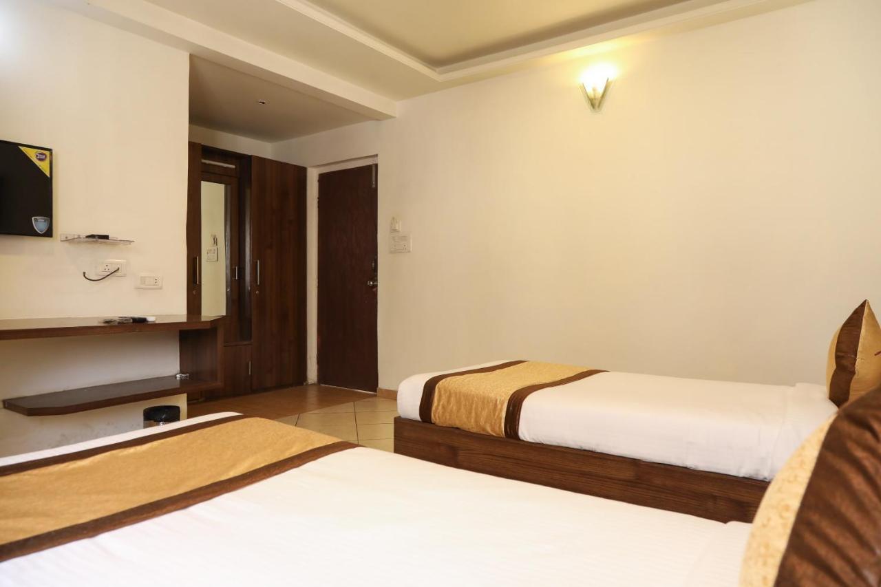 โอโย 10943 โฮเต็ล พลัส คอร์ปอเรท Hotel Khapa  ภายนอก รูปภาพ
